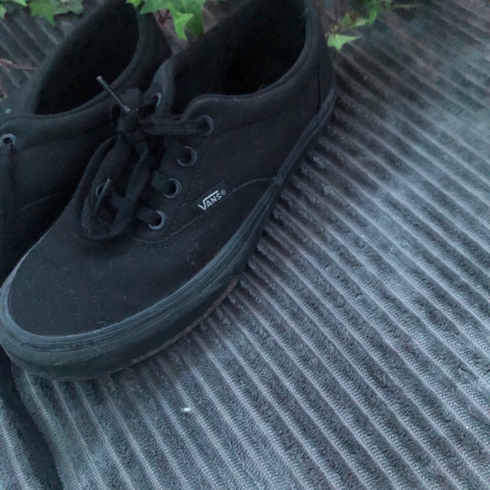 Vans - Picture 3 of 4
